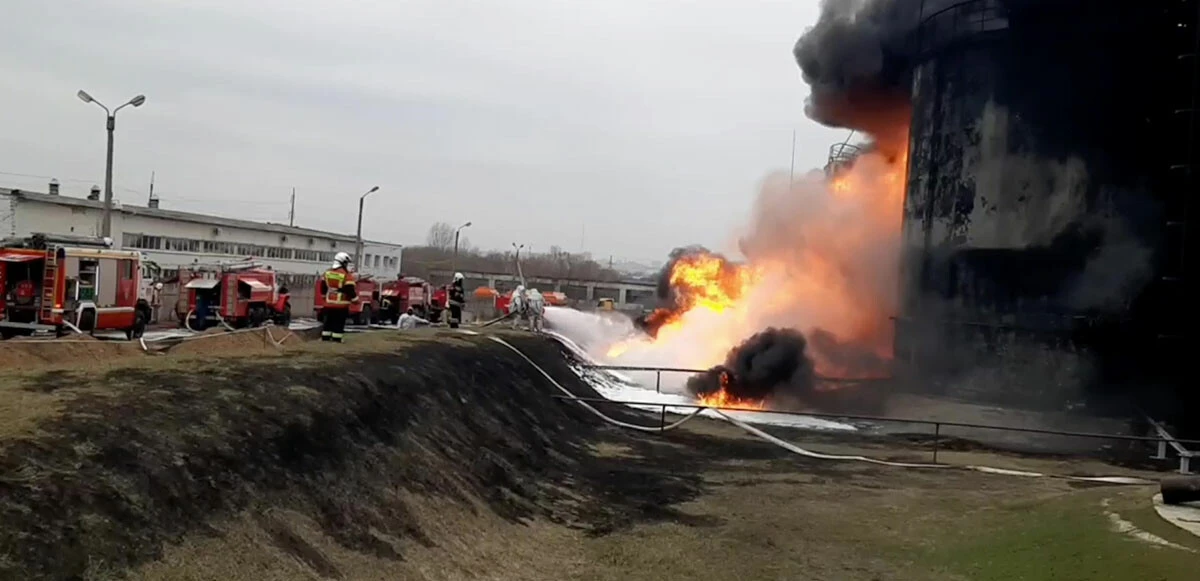 Ukrayna Rusya’yı topraklarında vurdu: Helikopter Rus petrol rafinerisini vurdu