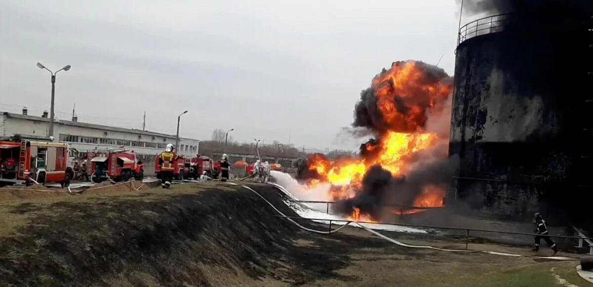 Ukrayna Rusya’yı topraklarında vurdu: Helikopter Rus petrol rafinerisini vurdu