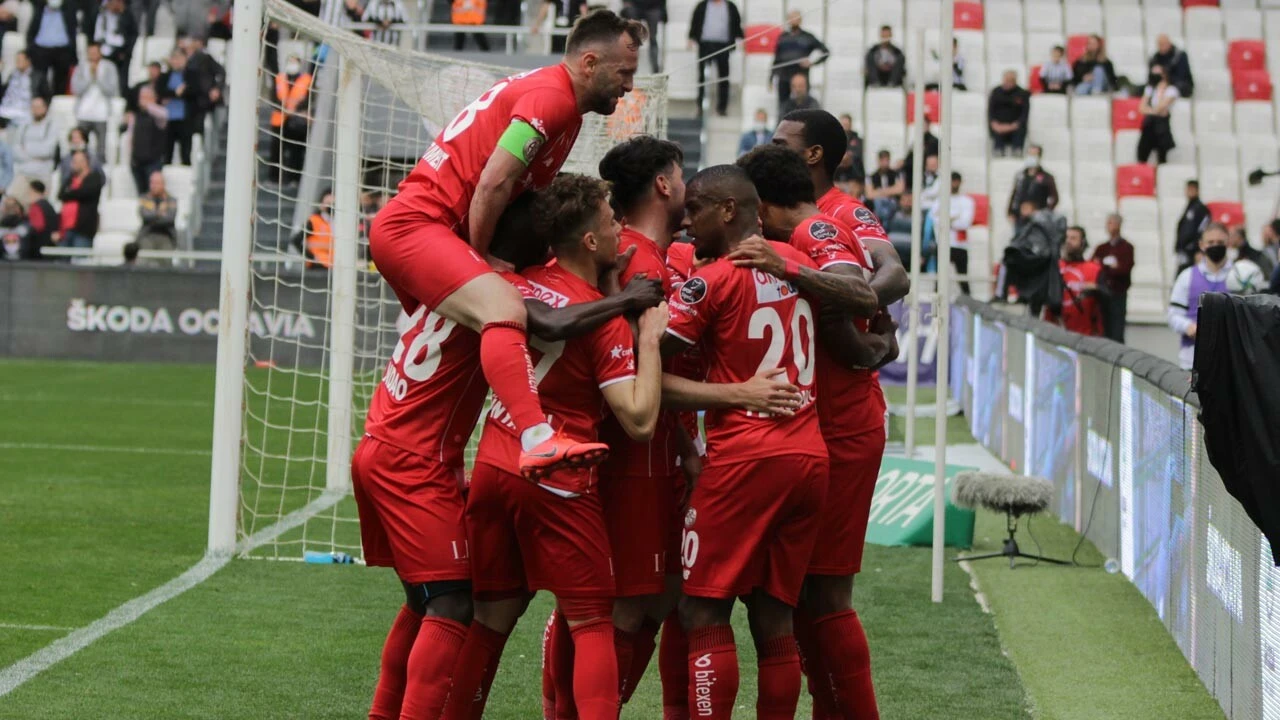 Antalyaspor, Altay'ı deplasmanda devirdi