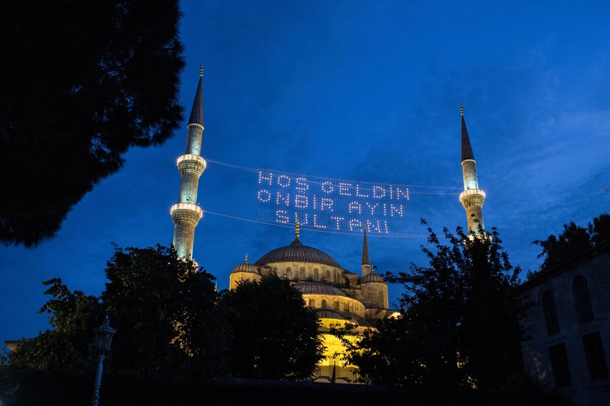 Sahurda ezan sonuna kadar yemek yenir mi, su içilir mi? Sahurda ezan sonuna kadar yemek yenir mi, su içilir mi?