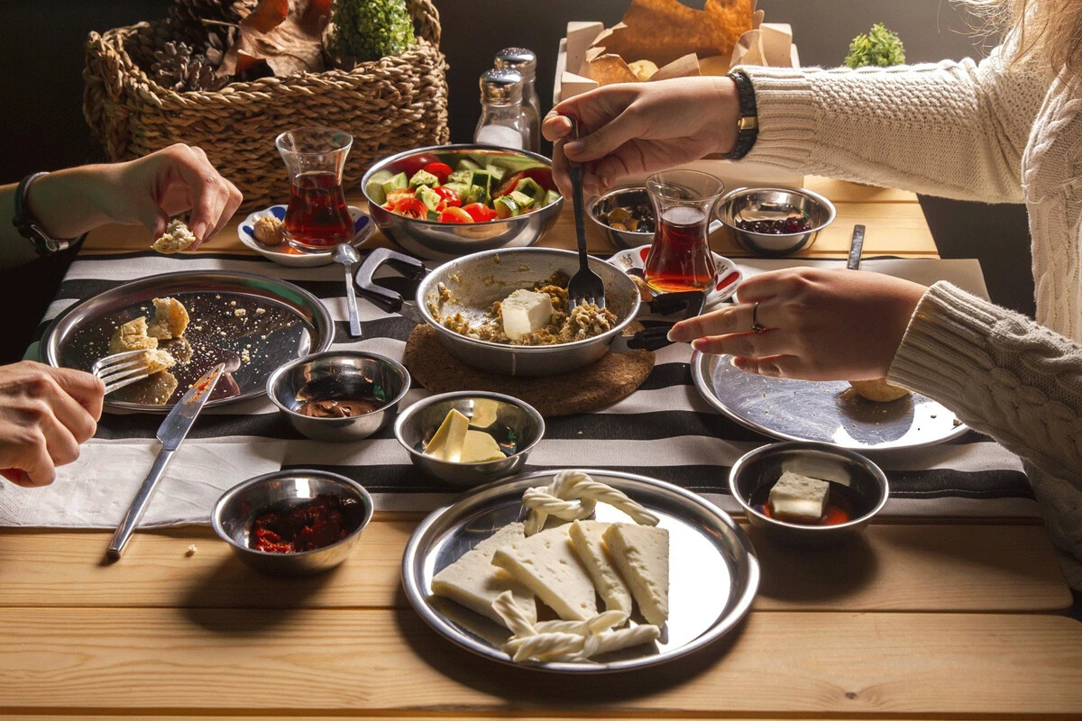 Sahurda ezan sonuna kadar yemek yenir mi, su içilir mi? Sahurda ezan sonuna kadar yemek yenir mi, su içilir mi?