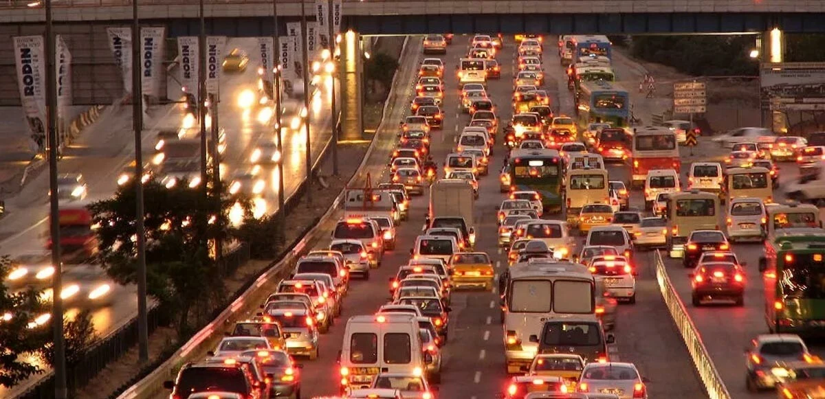 İstanbullular dikkat! Hafta sonu planlarınız suya düşmesin! Pazar günü bazı yollar kapalı olacak