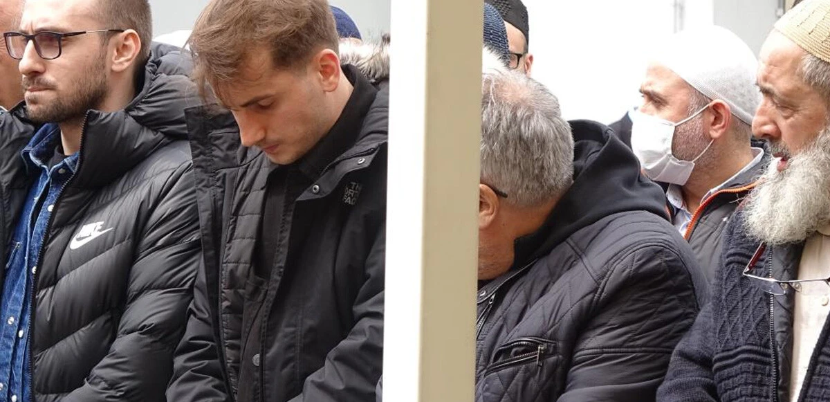 Kerem Aktürkoğlu, babaannesini son yolculuğuna uğurladı