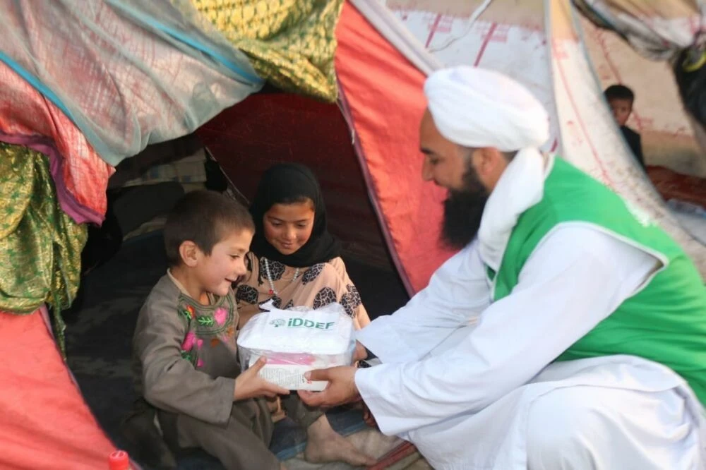 Afganistan'da çadırlarda kalan ailelere iftar ikramı