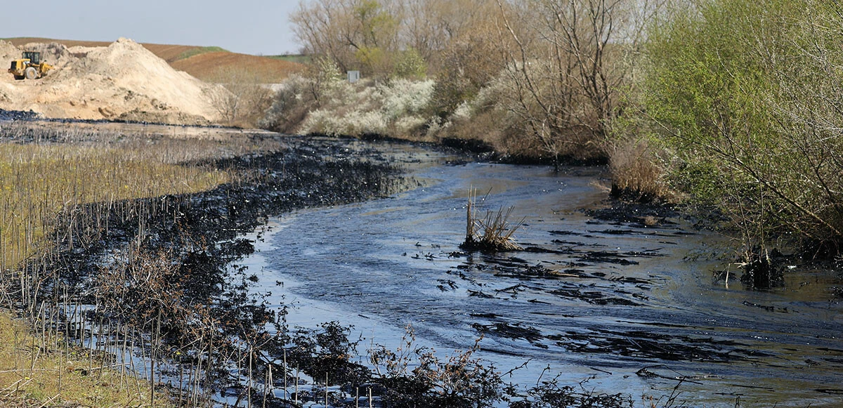 Edirne’de çevre katliamı: Tonlarca zift tarım alanına yayıldı