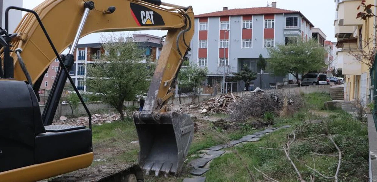Adresi karıştırdı, yanlış binayı yıktı