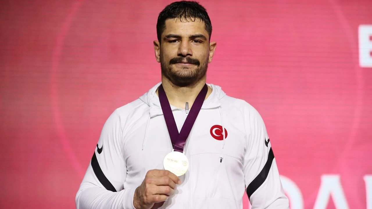 Taha Akgül kilidi güreş literatürüne girdi