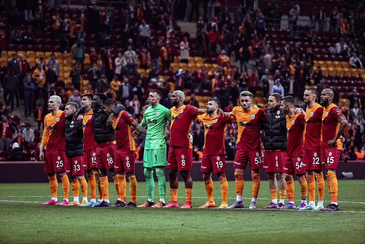 Galatasaray ve Dinamo Kiev arasında Ukraynalı yetimler için anlamlı maç