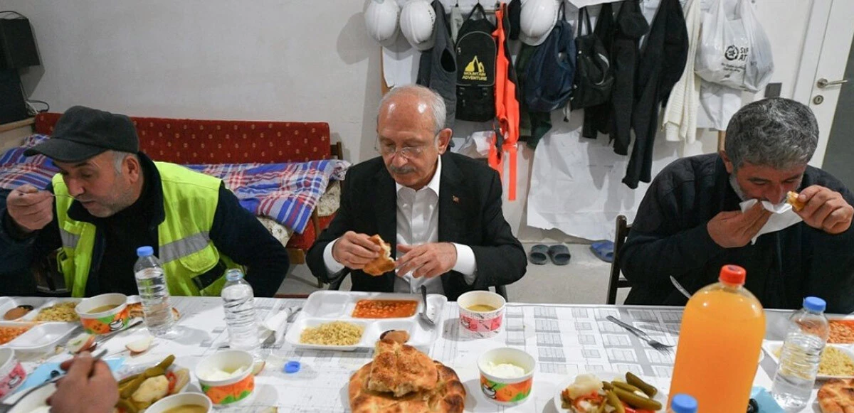 CHP Genel Başkanı Kılıçdaroğlu, inşaat işçileriyle iftar yaptı