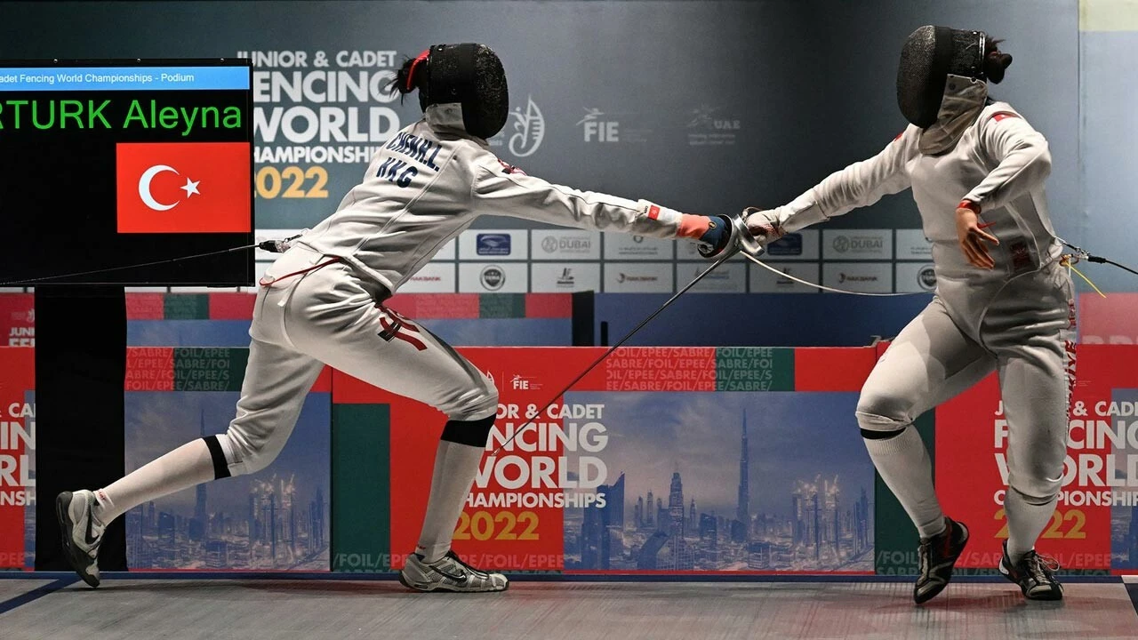 Milli eskrimci Aleyna Ertürk'ten altın madalya