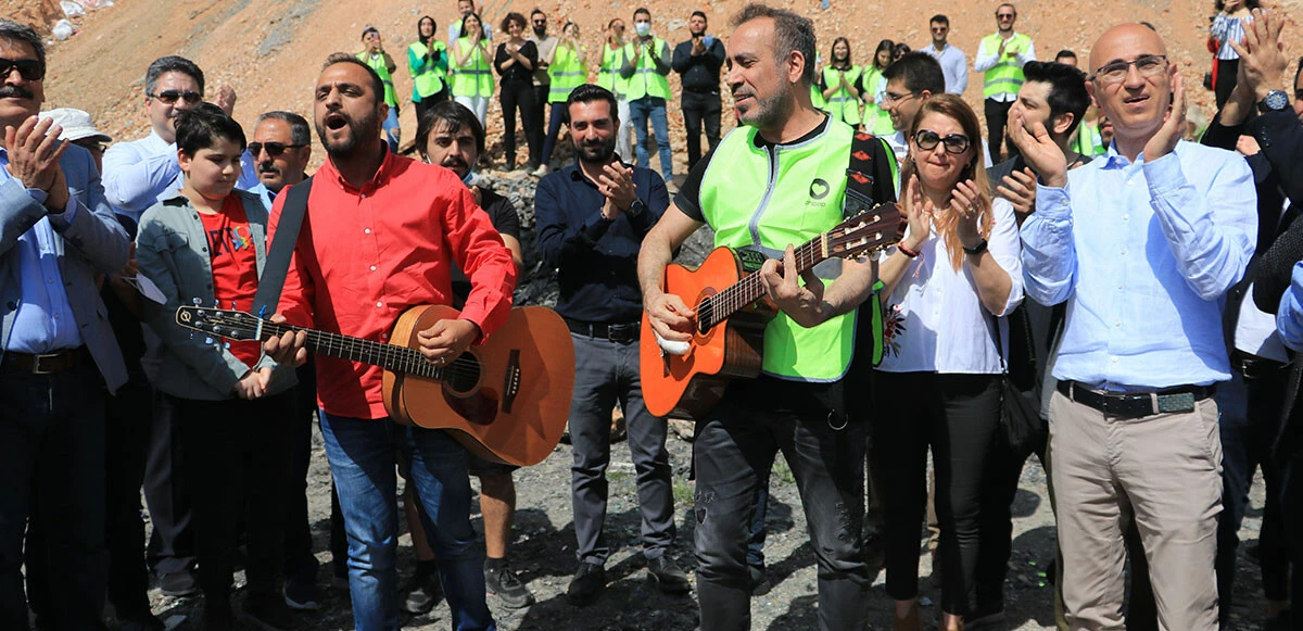 Haluk Levent: 18 bölgedeki çöp yığınları 1 ay içerisinde toplanacak