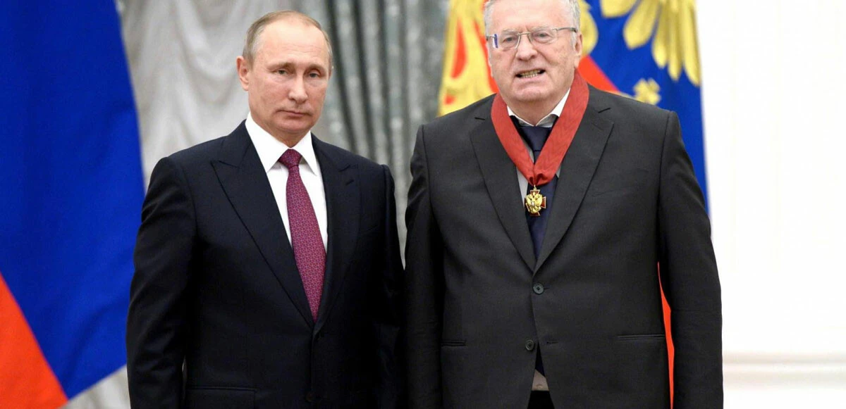 İngiliz medyasından çarpıcı Putin iddiası: Saldırı tehlikesine karşı nükleer çanta ile geziyor