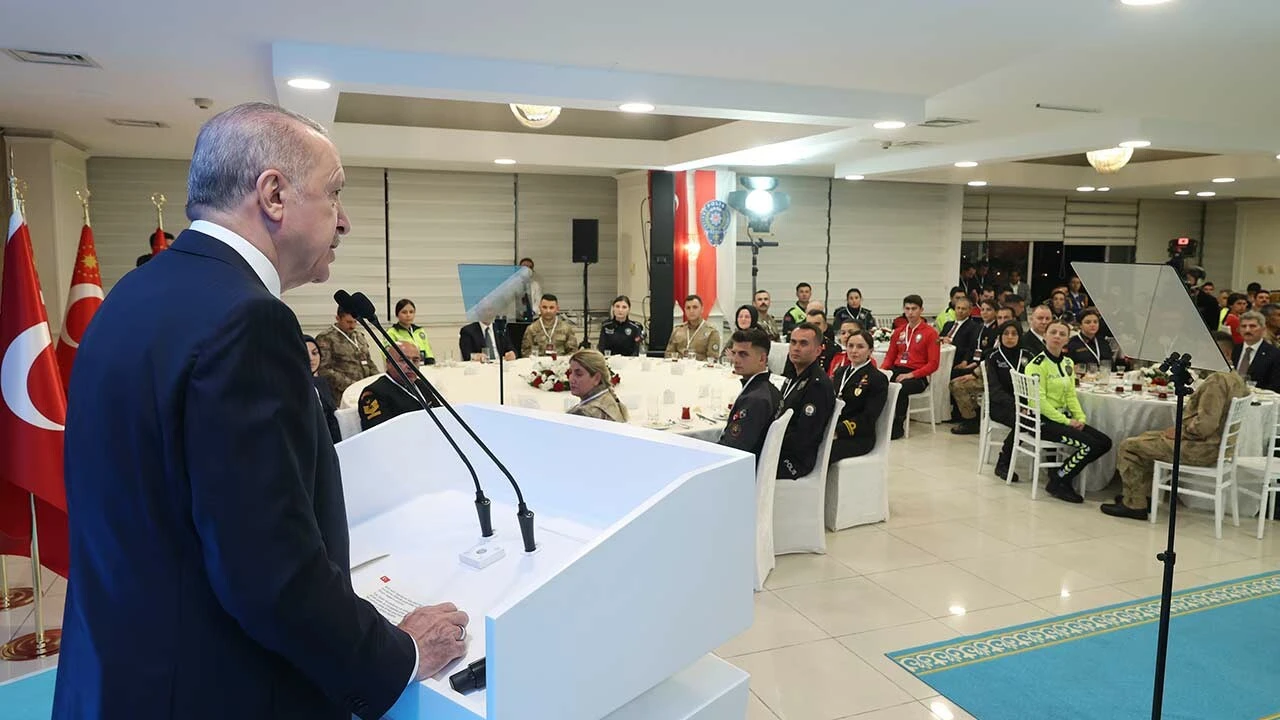 Cumhurbaşkanı Erdoğan: Teröristleri inlerinde bulup başlarını eziyoruz