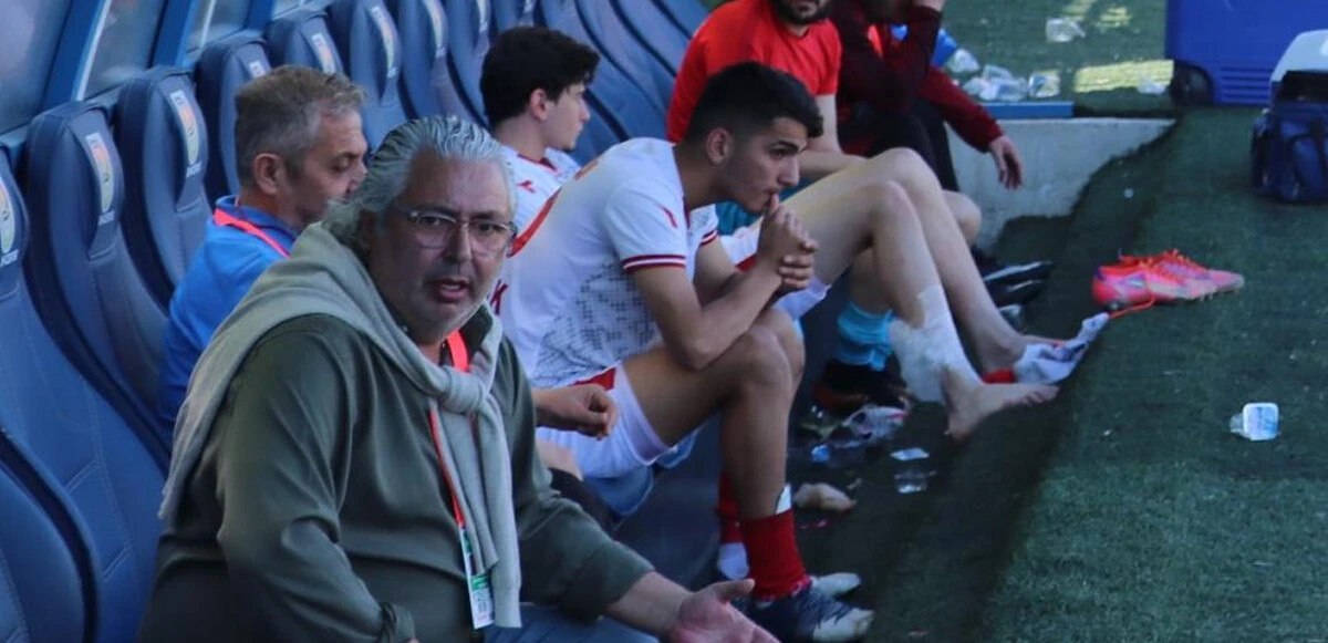 Profesyonel maçta kadın saha komiserine büyük saygısızlık