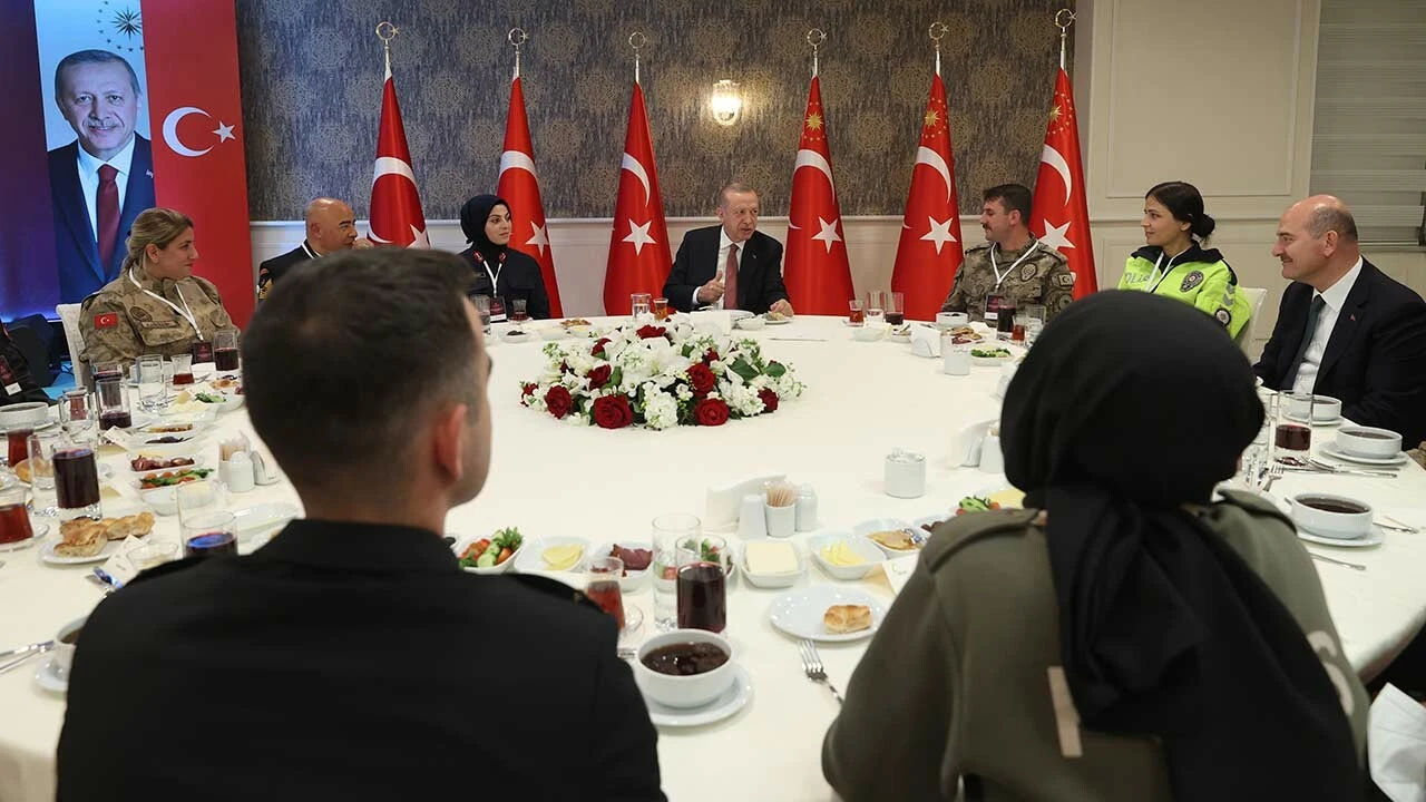 Cumhurbaşkanı Erdoğan: Teröristleri inlerinde bulup başlarını eziyoruz