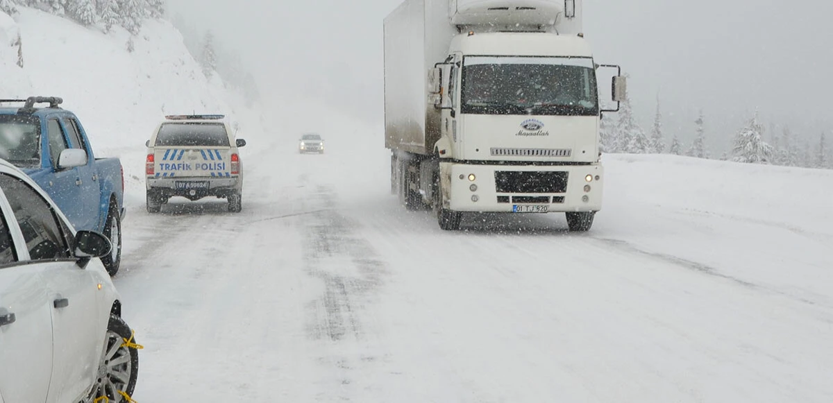 Antalya’ya nisan ayında kar yağdı