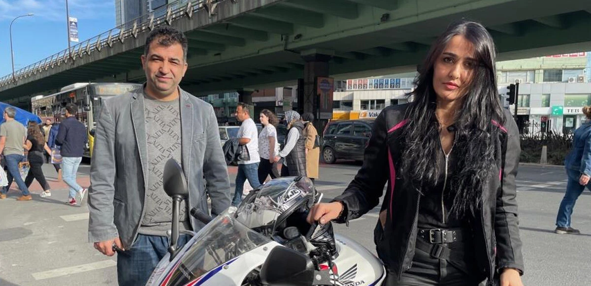 Maganda trafikte terör estirdi: Kadın motor sürücüsüne ‘tükürüklü taciz’ kamerada