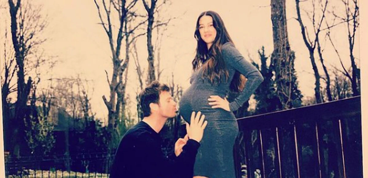 Kıvanç Tatlıtuğ'un eşi Başak Dizer, oğullarına koyacakları 'Kurt Efe' isminin hikayesini anlattı