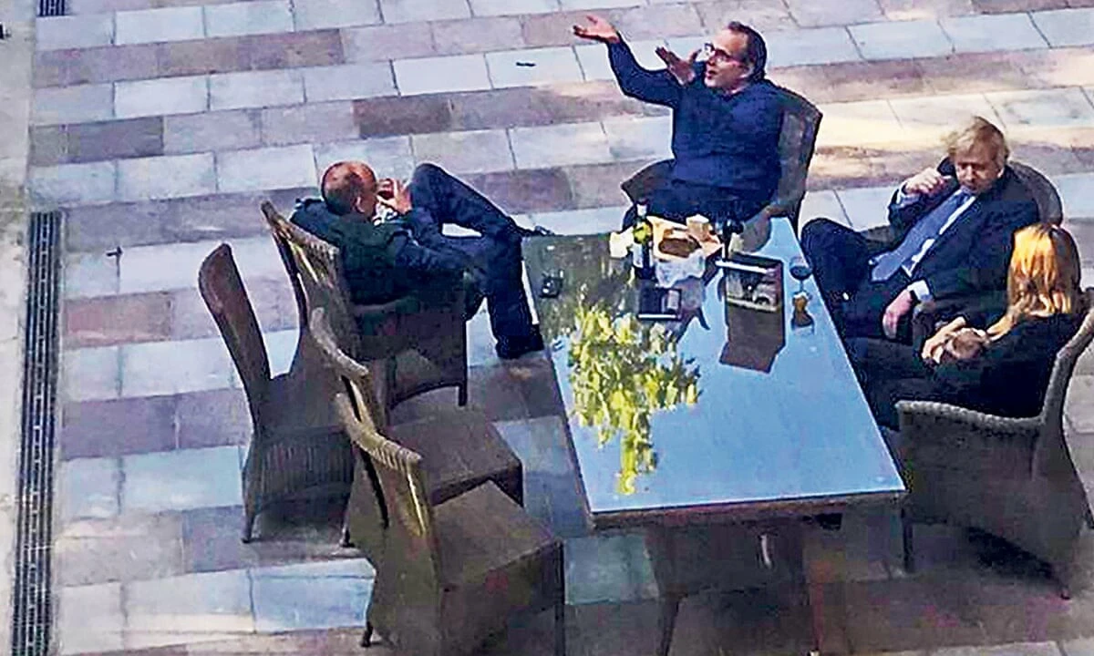 Karantinada parti veren Boris Johnson'ın cezası belli oldu