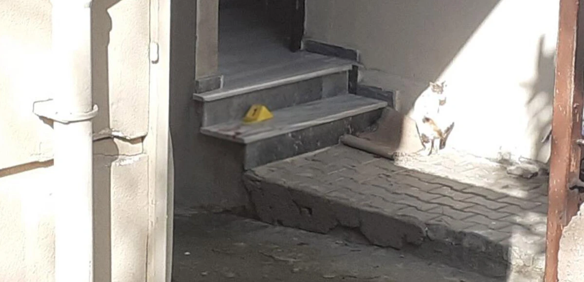 Kapısında bekleyip evinden çıkarken kurşun yağdırdılar