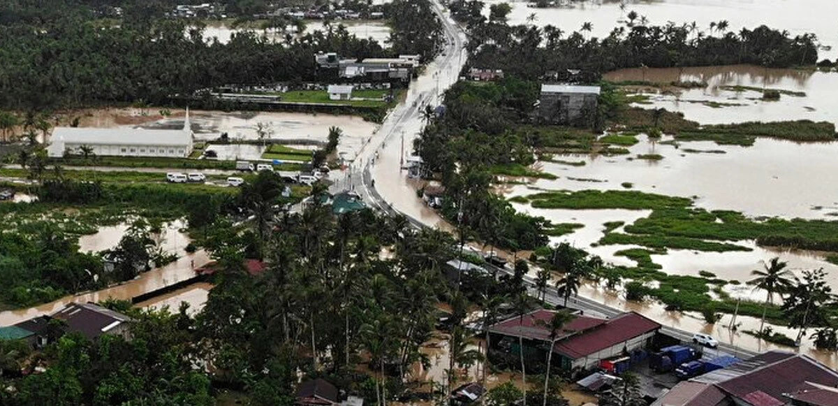 Megi yıktı geçti: Ölü sayısı 50'yi aştı, kayıplar var