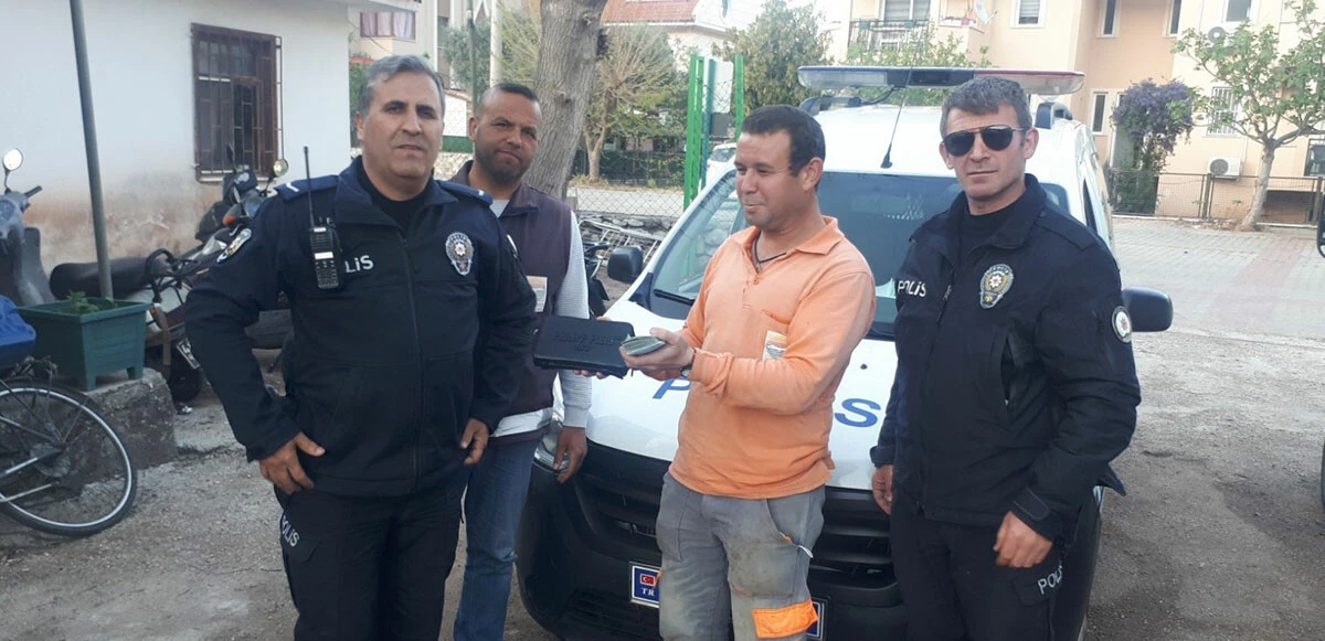 Kırmızı bültenle aranan şahıs çantası yüzünden yakalandı