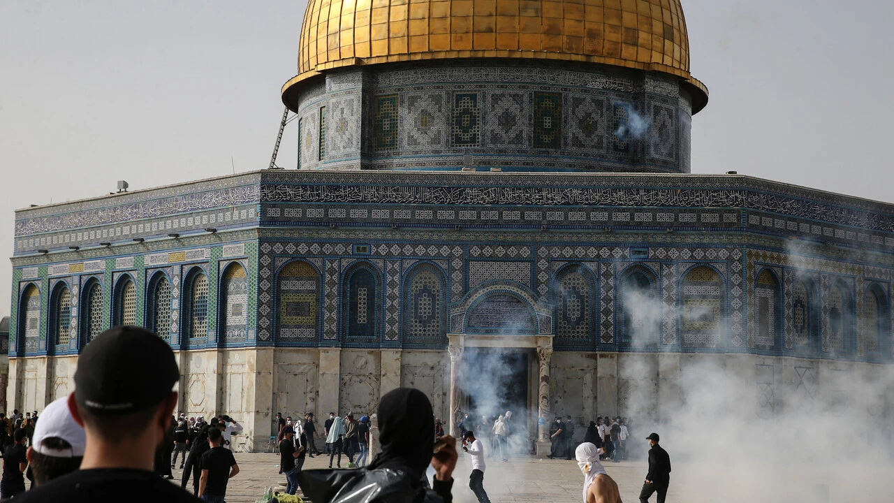 İsrail güçlerinden Mescid-i Aksa'ya baskın: En az 152 yaralı