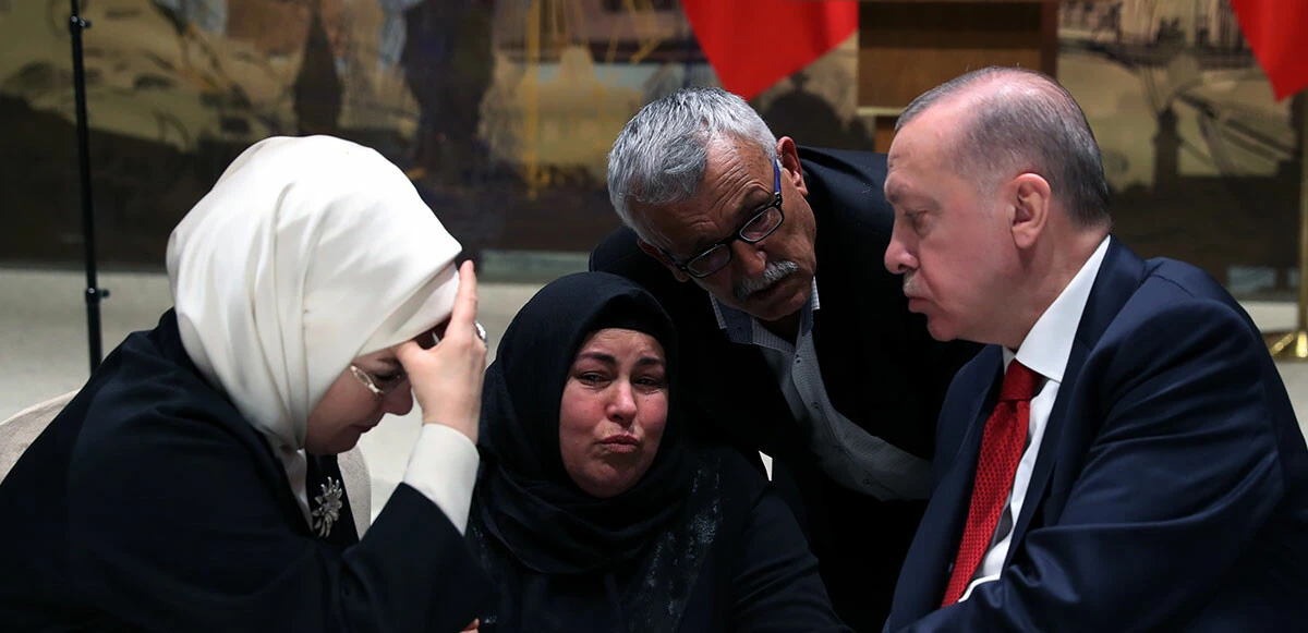 Mezide Haytaoğlu Emine Erdoğan'a sarılarak ağladı