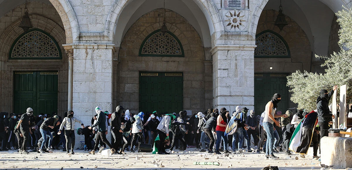 İsrail Mescid-i Aksa'da Müslümanlara saldırdı! ABD 'endişeliyiz' dedi