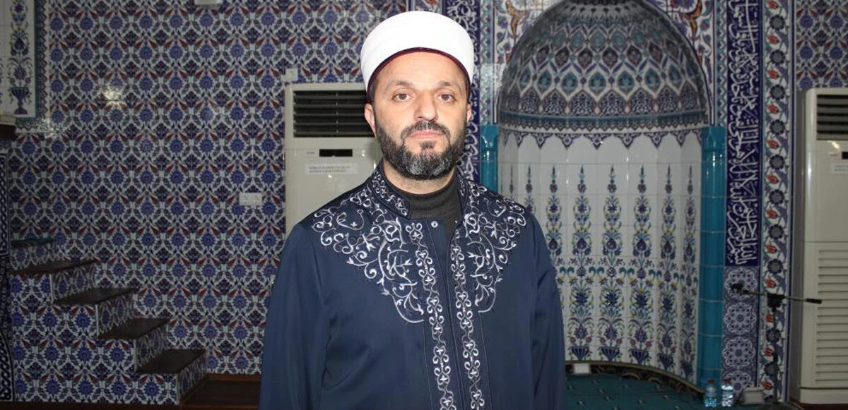 Camide namaz kılarken hayatını kaybetti