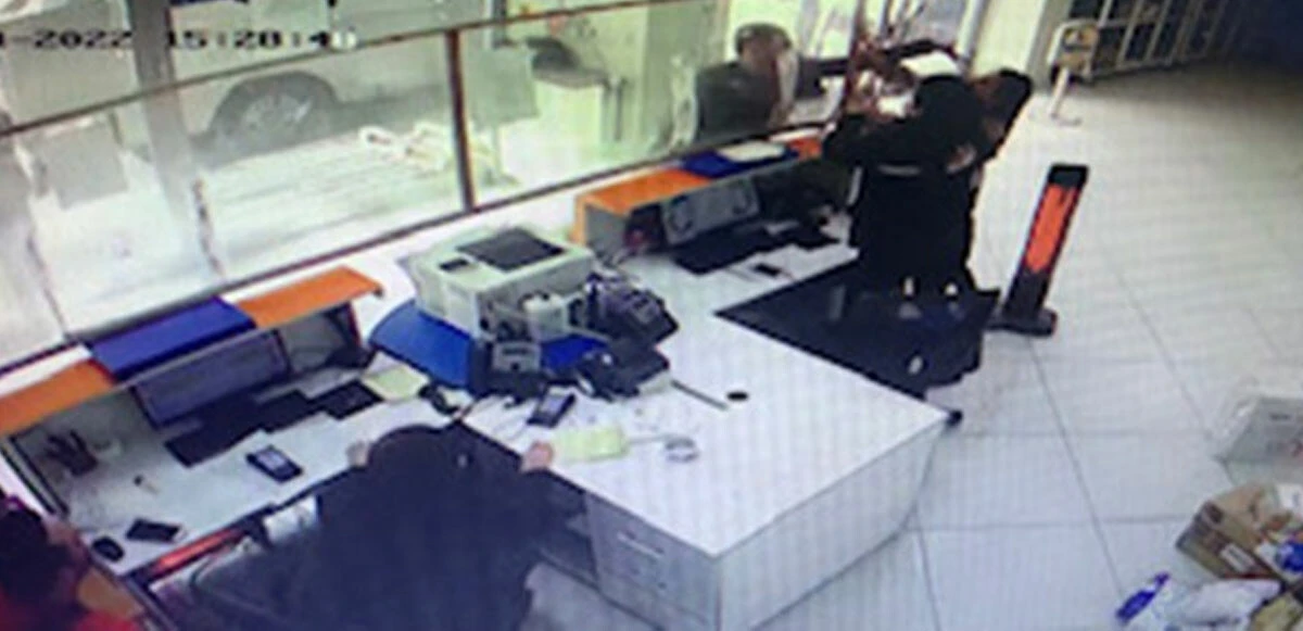 Doktordan çalışanlara ‘kargom nerede’ dayağı! 3'ü kadın 5 kişiyi darp etti