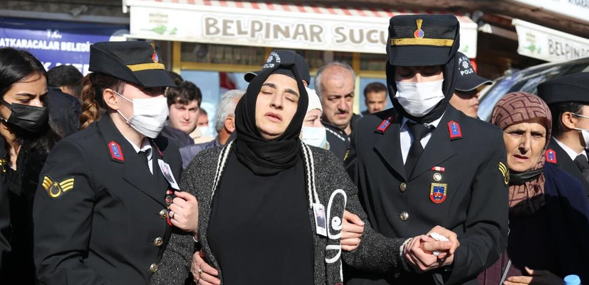 Şehit annesinden yürek burkan istek: Bir kerecik gösterin yüzünü