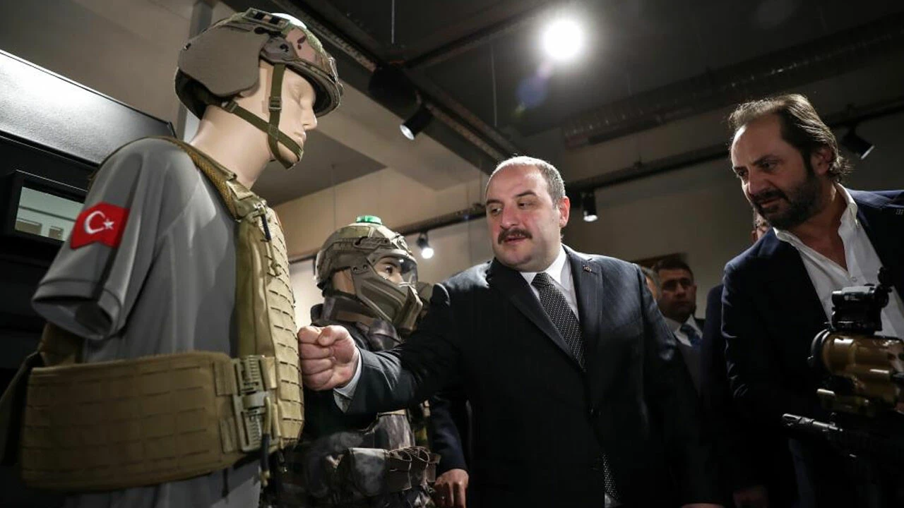 Zelenski'yi savaşta Türk teçhizatı koruyor: Kask ve yeleği Yozgat'tan