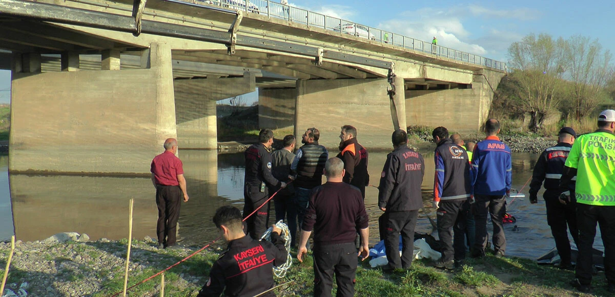 Araç içinde karı-koca can verdi! Kızılırmak’ta korkunç kaza