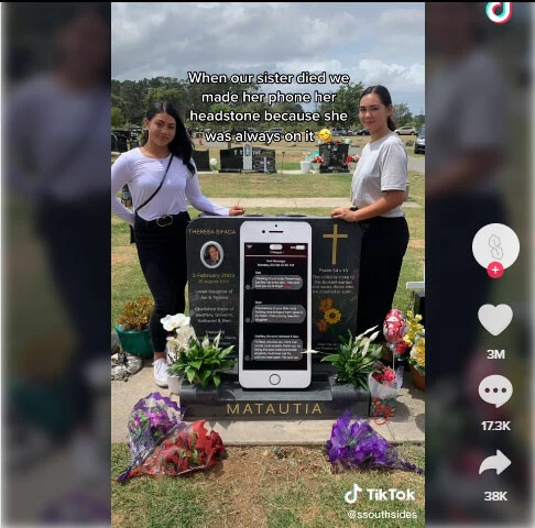 Ölen kızları için iPhone şeklinde mezar taşı diktirdiler, TikTok'ta viral oldu