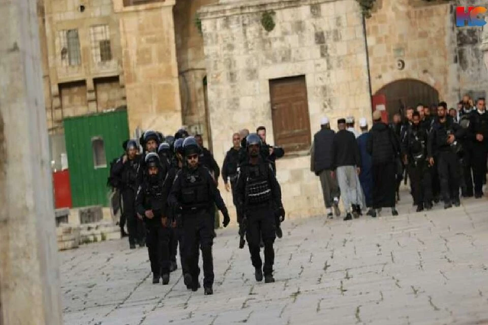 İsrail polisi ve fanatik Yahudilerden Mescid-i Aksa'ya baskın! 7 gözaltı