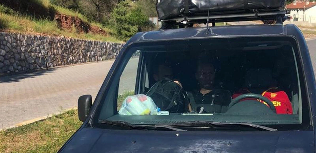 4 kişilik araçtan 13 göçmen çıktı