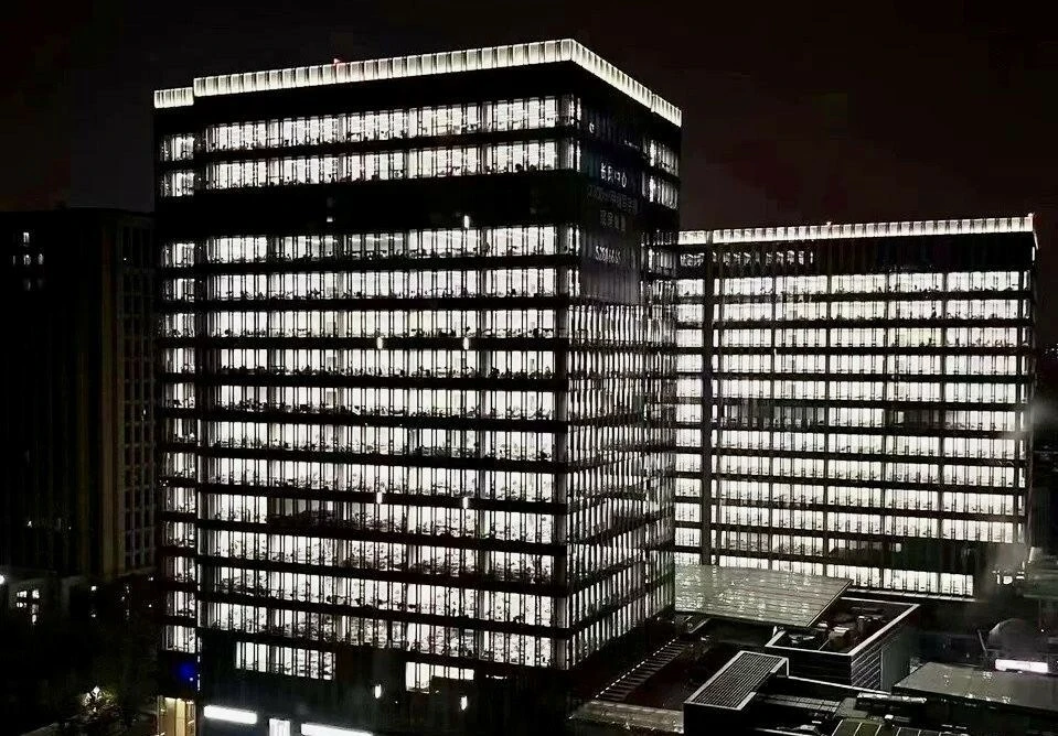 Şanghay'da vakalar arttı! Ofisler hastaneye dönüştü