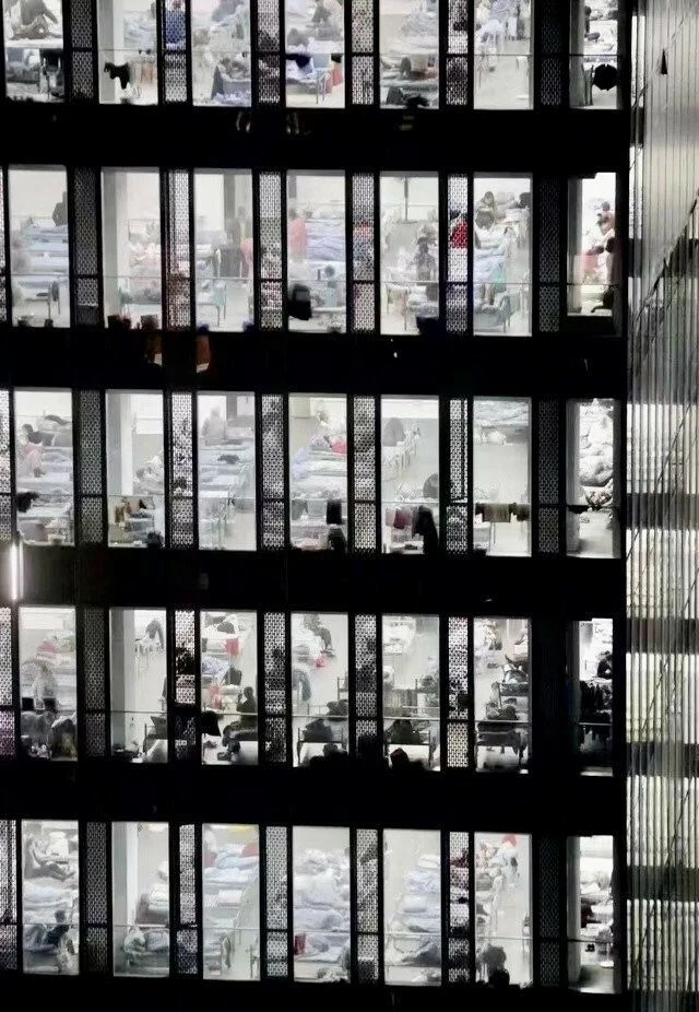 Şanghay'da vakalar arttı! Ofisler hastaneye dönüştü