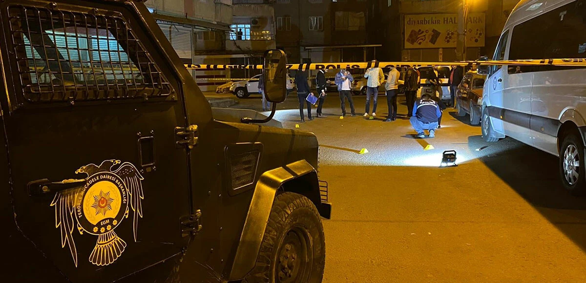 Diyarbakır'da bir grup arasında tartışma çıktı, baba ve oğlu yaralandı