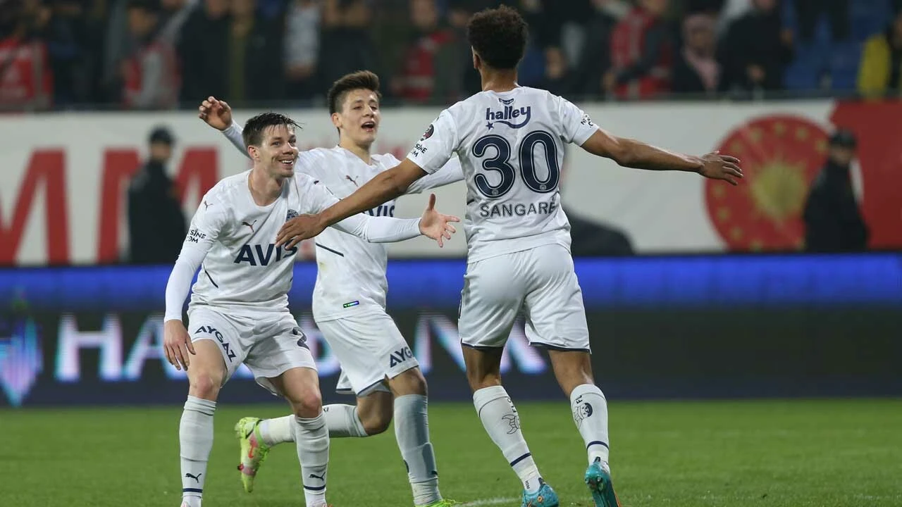 Kanarya, Rize'de gol oldu yağdı! Maç sonucu: Çaykur Rizespor 0-6 Fenerbahçe