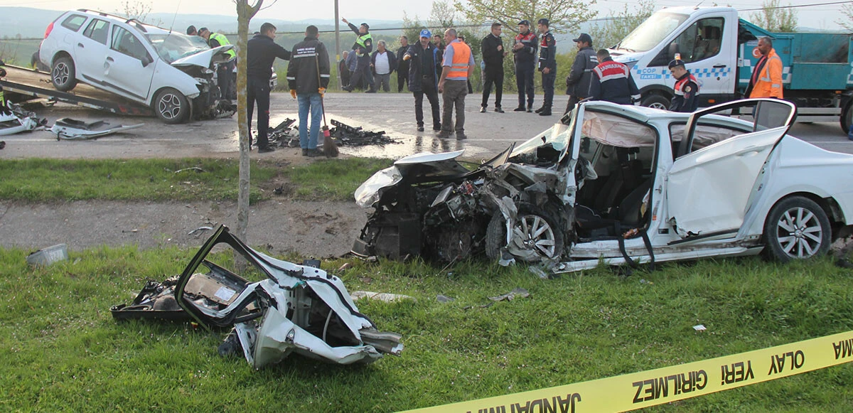 Kocaeli’de feci kaza: Karşı şeride geçen otomobil ölüm saçtı