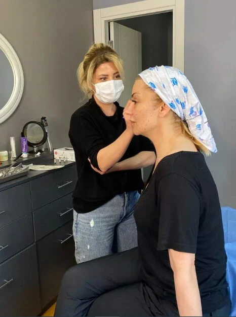 Songül Karlı otobüste yaşadığı tacizi ve annesinin tepkisini anlattı