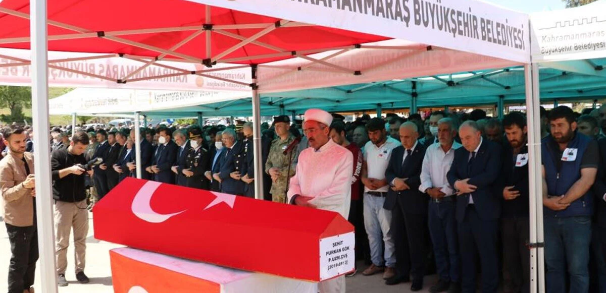 Cumhurbaşkanı Erdoğan şehit babasıyla görüştü