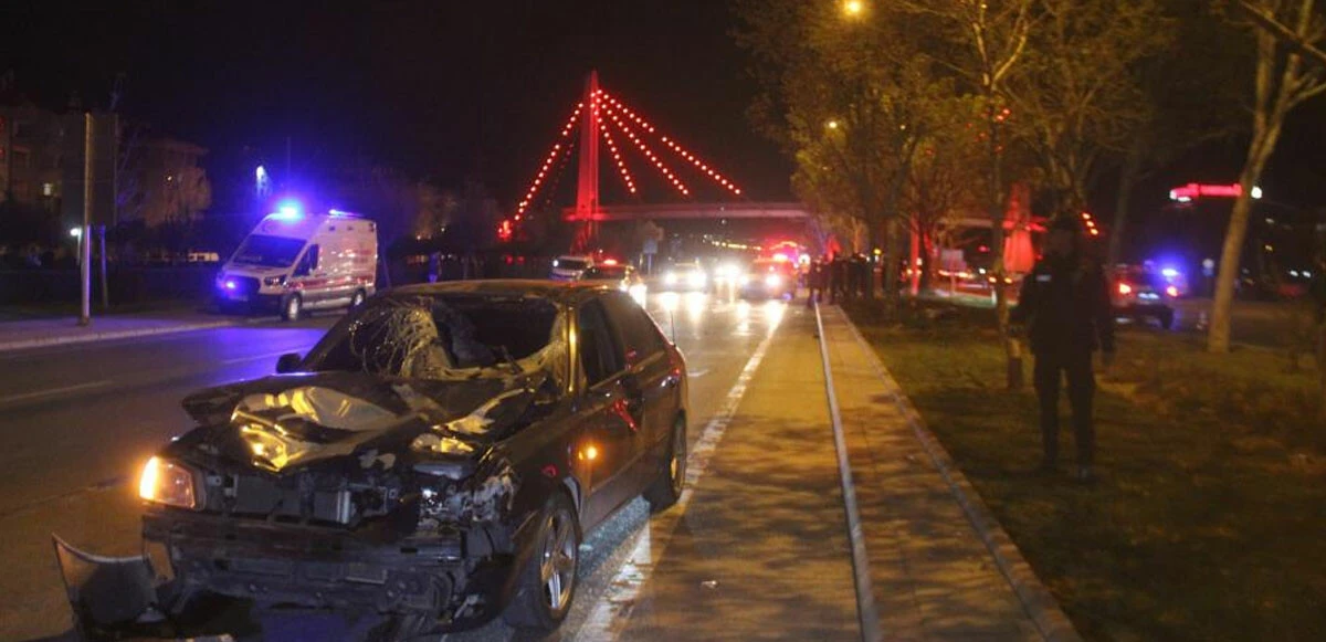 Yola giren 2 genç kazada öldü