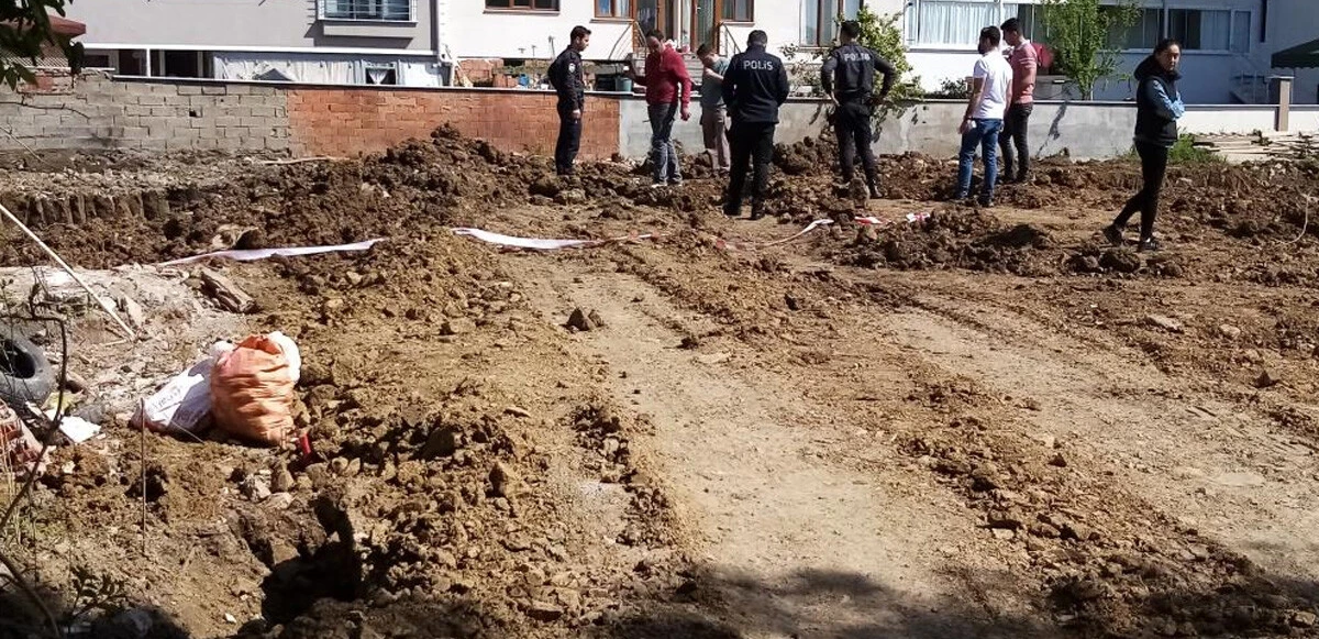 İnşaat temeli kazısında çuvalların içinden el bombaları çıktı