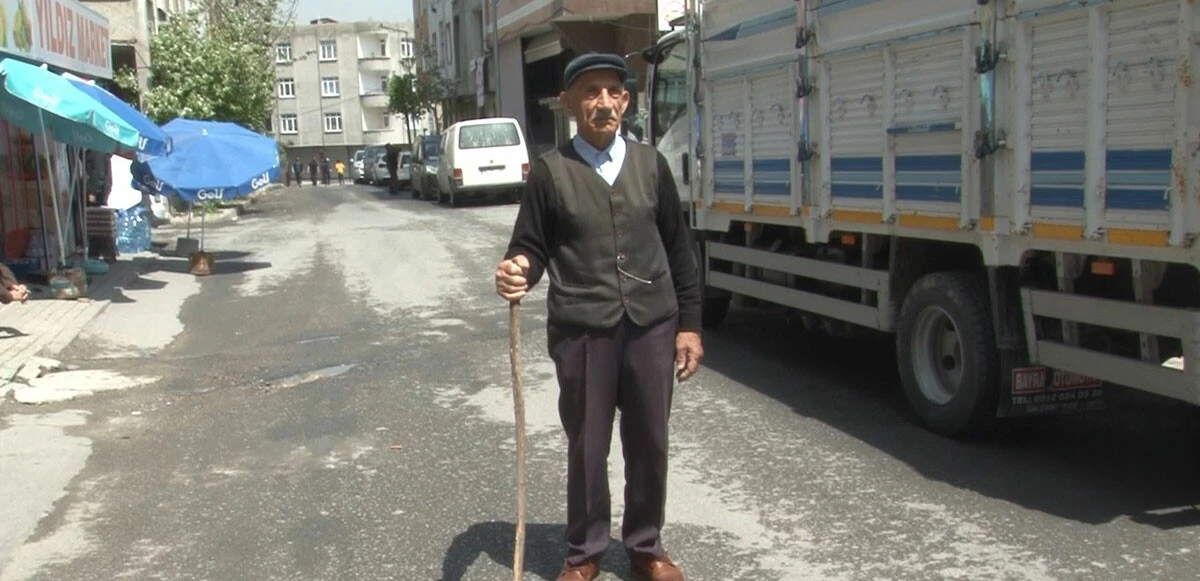 80 yaşındaki adam hırsızları sopasıyla kovaladı