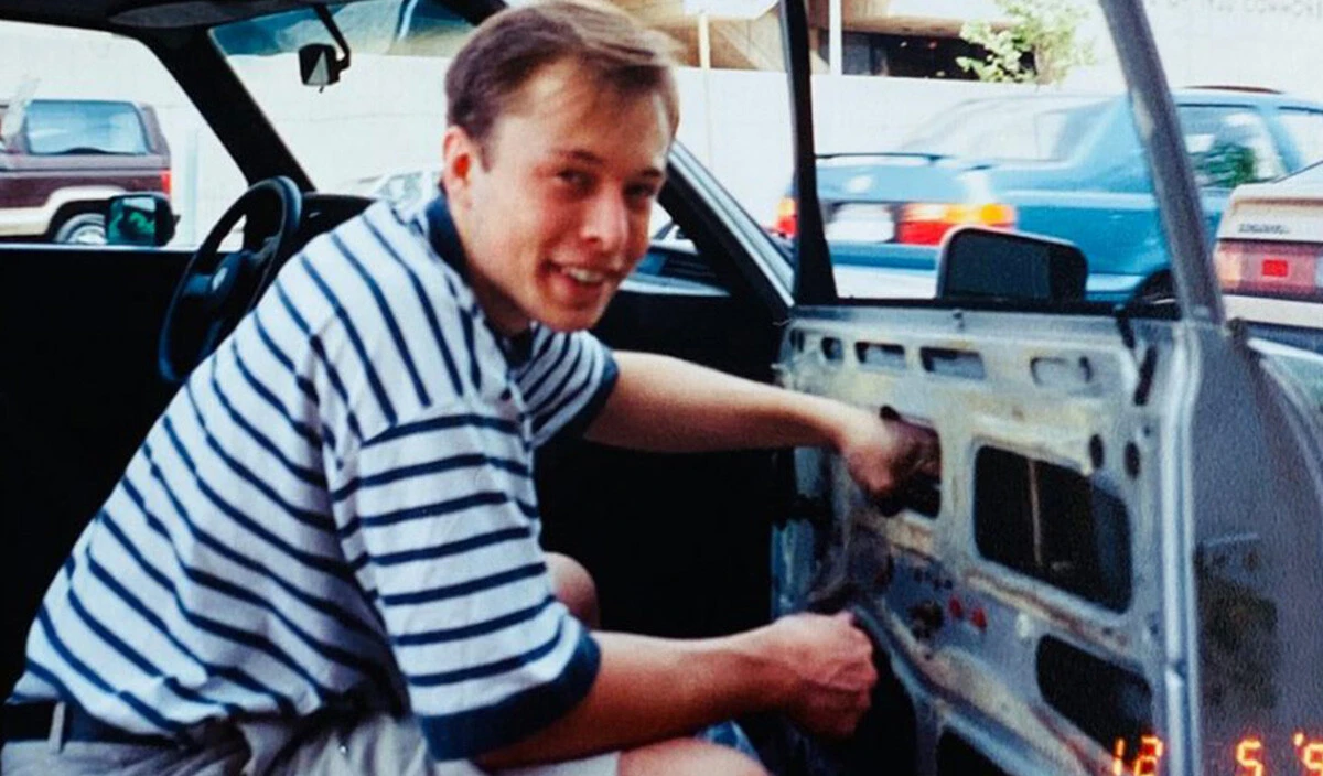 Yüzyılın en büyük girişimcisi Elon Musk: Manşetlerden düşmeyen hayat hikayesi