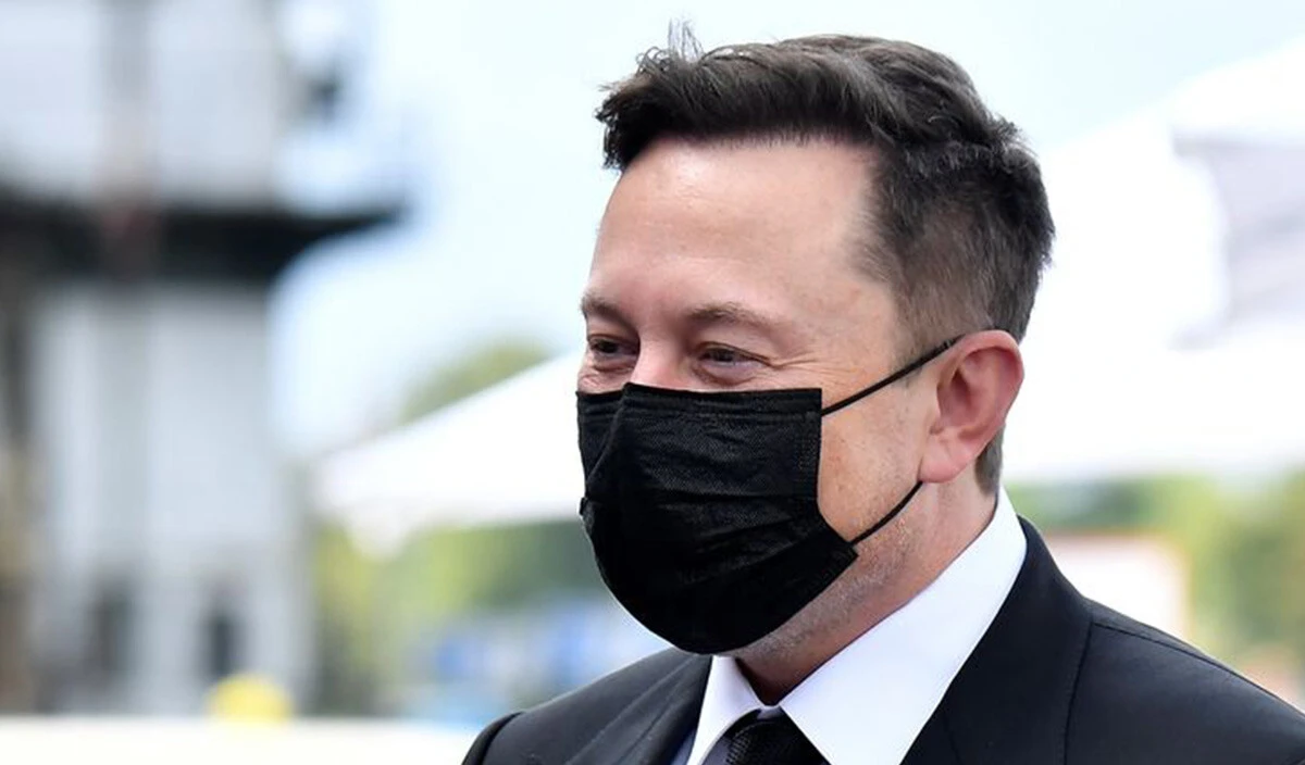 Yüzyılın en büyük girişimcisi Elon Musk: Manşetlerden düşmeyen hayat hikayesi