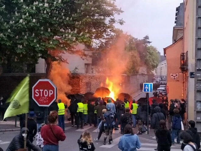 Fransa'da protesto: Macron karşıtları eylem düzenledi